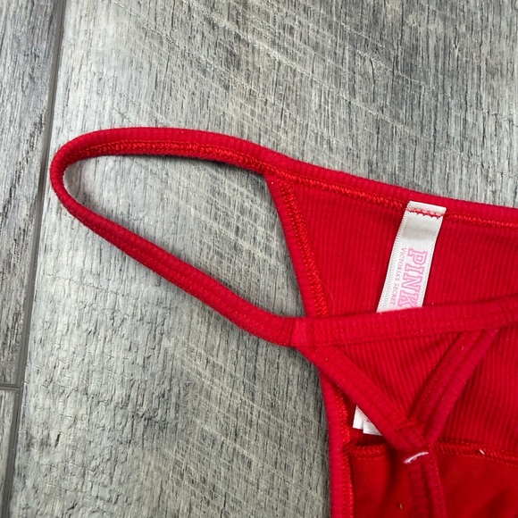 VS Red Ribbed V String Thong - Picture 6 of 8